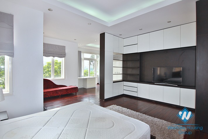 A beautiful house with lake view for rent in Tay Ho, Ha Noi